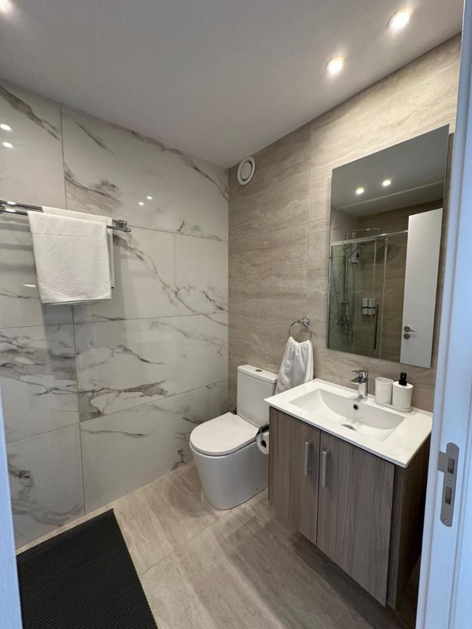 Harbour Lights Studio Apartments Paphos Exterior photo