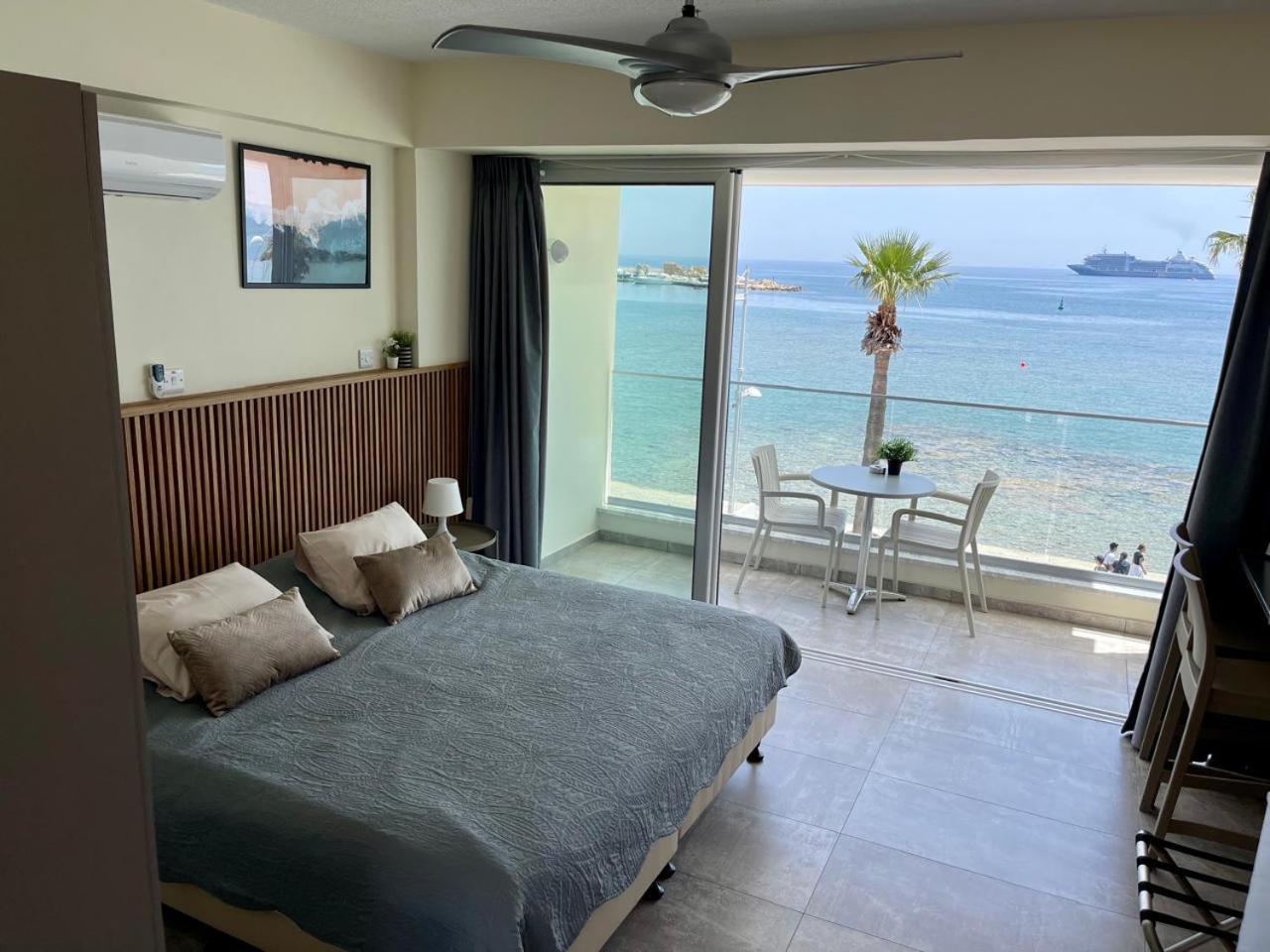 Harbour Lights Studio Apartments Paphos Exterior photo